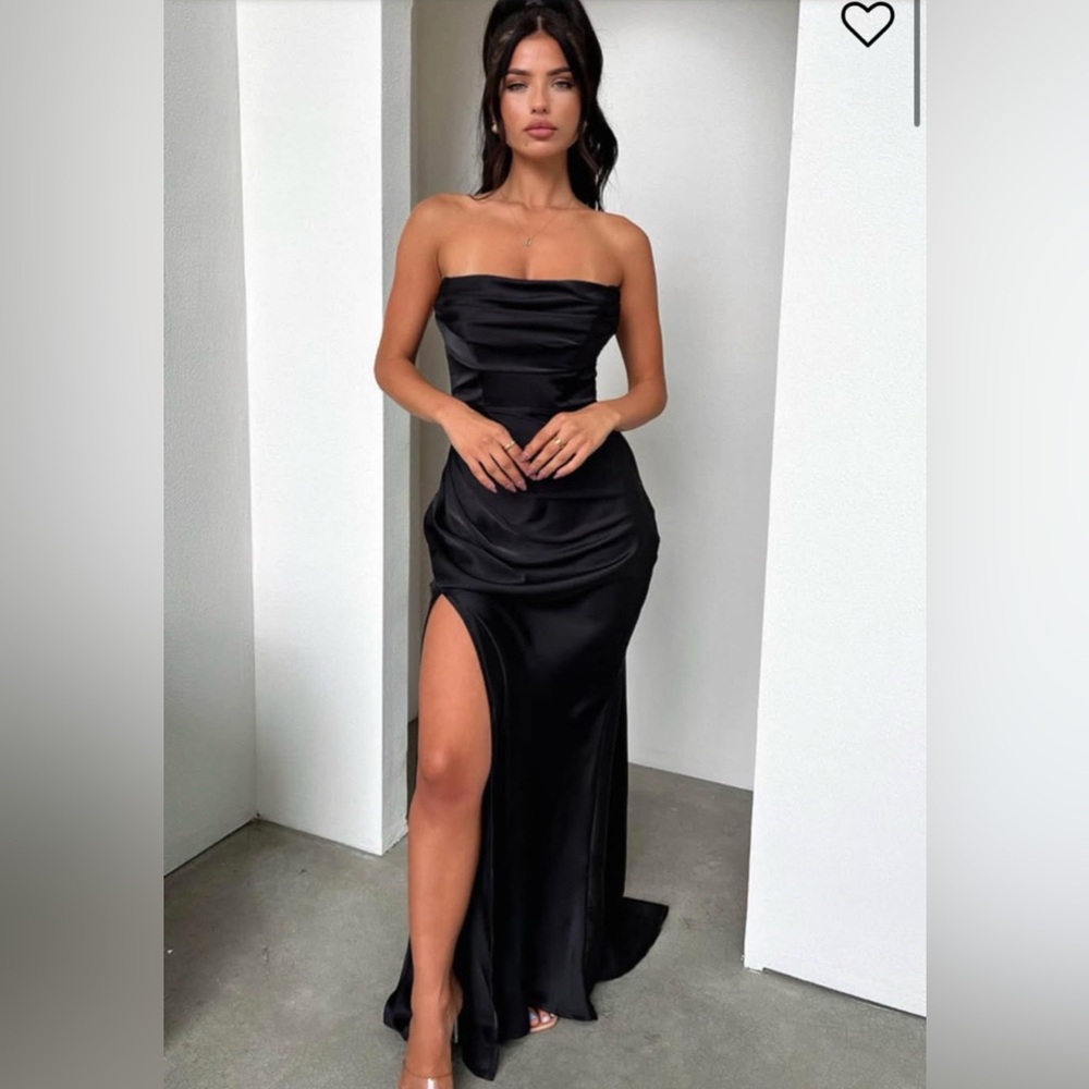 Chic Strapless Black Evening Gown